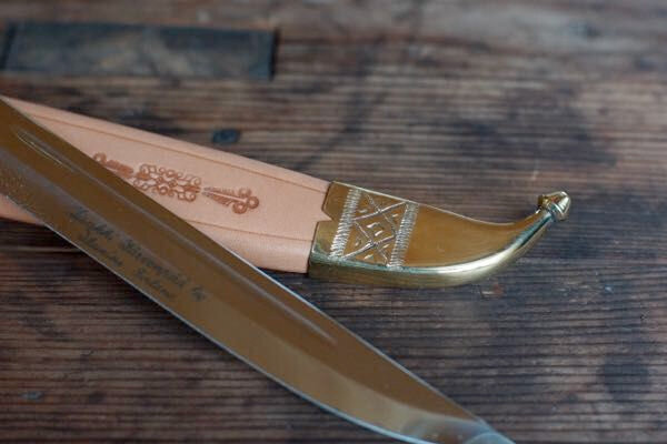 <b>Hand-engraved decorations on the ferrules of the knife and sheath. </b>