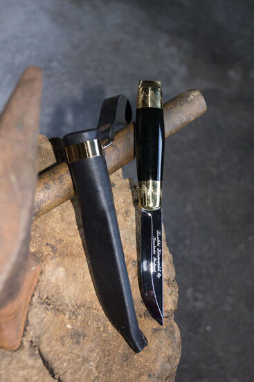 Single Sheath Härmä Knife and the Helavyö belt, brass